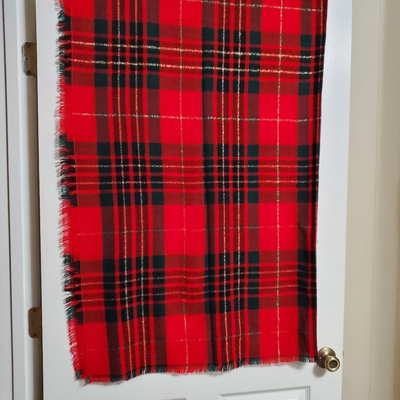 Christmas plaid tablecloth size 78 x 60 - Picture 1 of 4